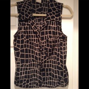Sleeveless butto down blouse